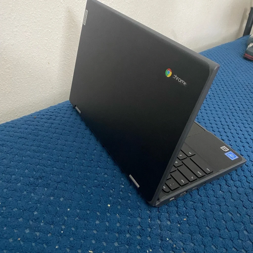 Lenovo 300e 2-in-1 Chromebook - 64GB Storage - Touchscreen Tablet